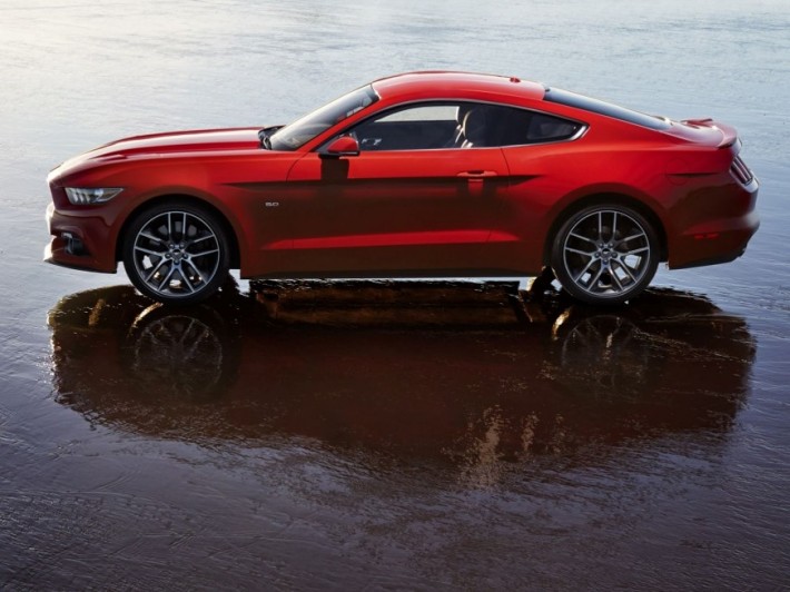 Global-images-2013-12-5-Ford-Mustang-2015-02