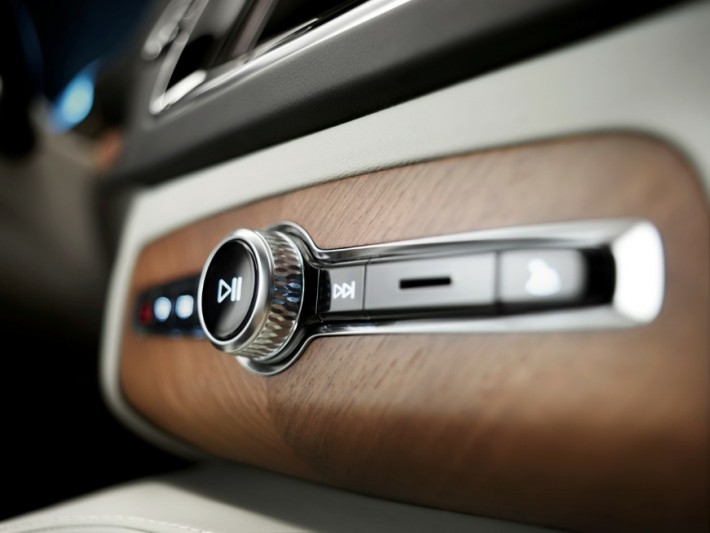 Global-images-2014-5-27-Volvo-XC90-2015-04