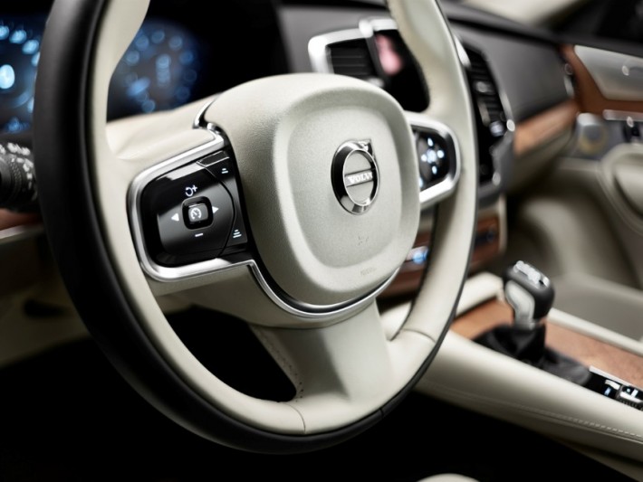 Global-images-2014-5-27-Volvo-XC90-2015-06
